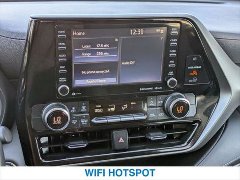Used 2022 Toyota Highlander LE image 17