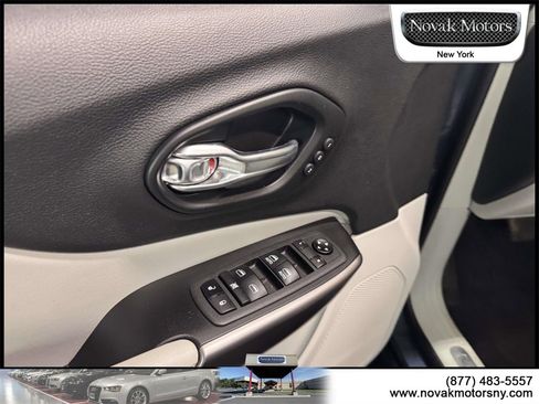 Used 2021 Jeep Cherokee Limited image 13