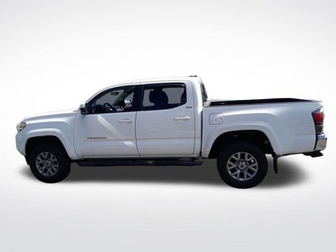 Used 2016 Toyota Tacoma SR5 w/ SR5 Appearance Package (SN) image 4