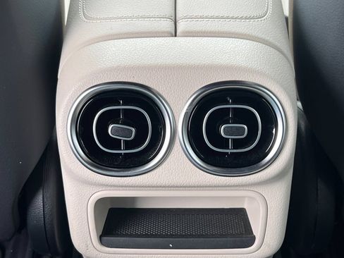 Used 2025 Mercedes-Benz GLC 300 image 17
