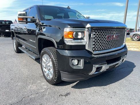 Used 2015 GMC Sierra 2500 Denali w/ Duramax Plus Package image 3