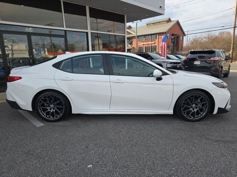 Used 2025 Toyota Camry SE w/ Convenience Package image 36