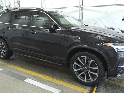 Used 2019 Volvo XC90 T5 Momentum w/ Multimedia Package AWD/4WD image 3