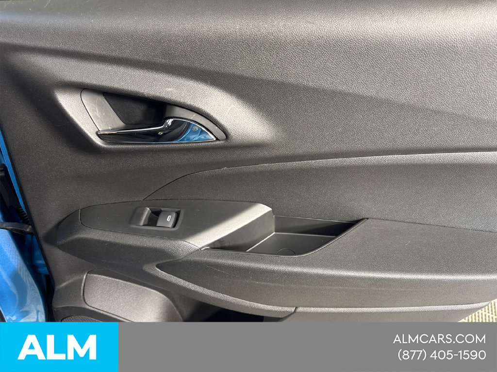 Used 2025 Chevrolet Trax LT FWD image 19