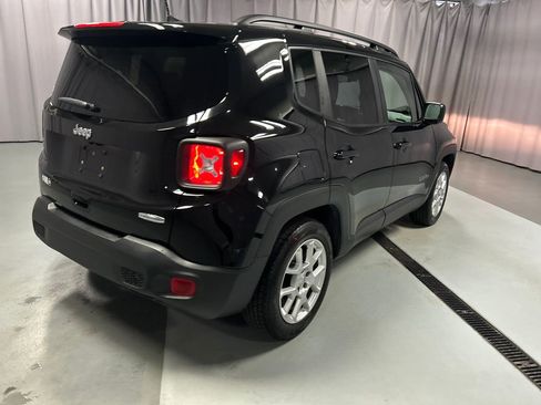 Used 2019 Jeep Renegade Latitude w/ Cold Weather Group FWD image 7