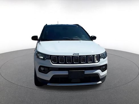 Used 2025 Jeep Compass Limited image 4