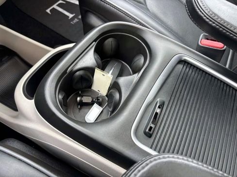 Used 2019 Chrysler Pacifica Limited w/ Advanced Safetytec Group image 25