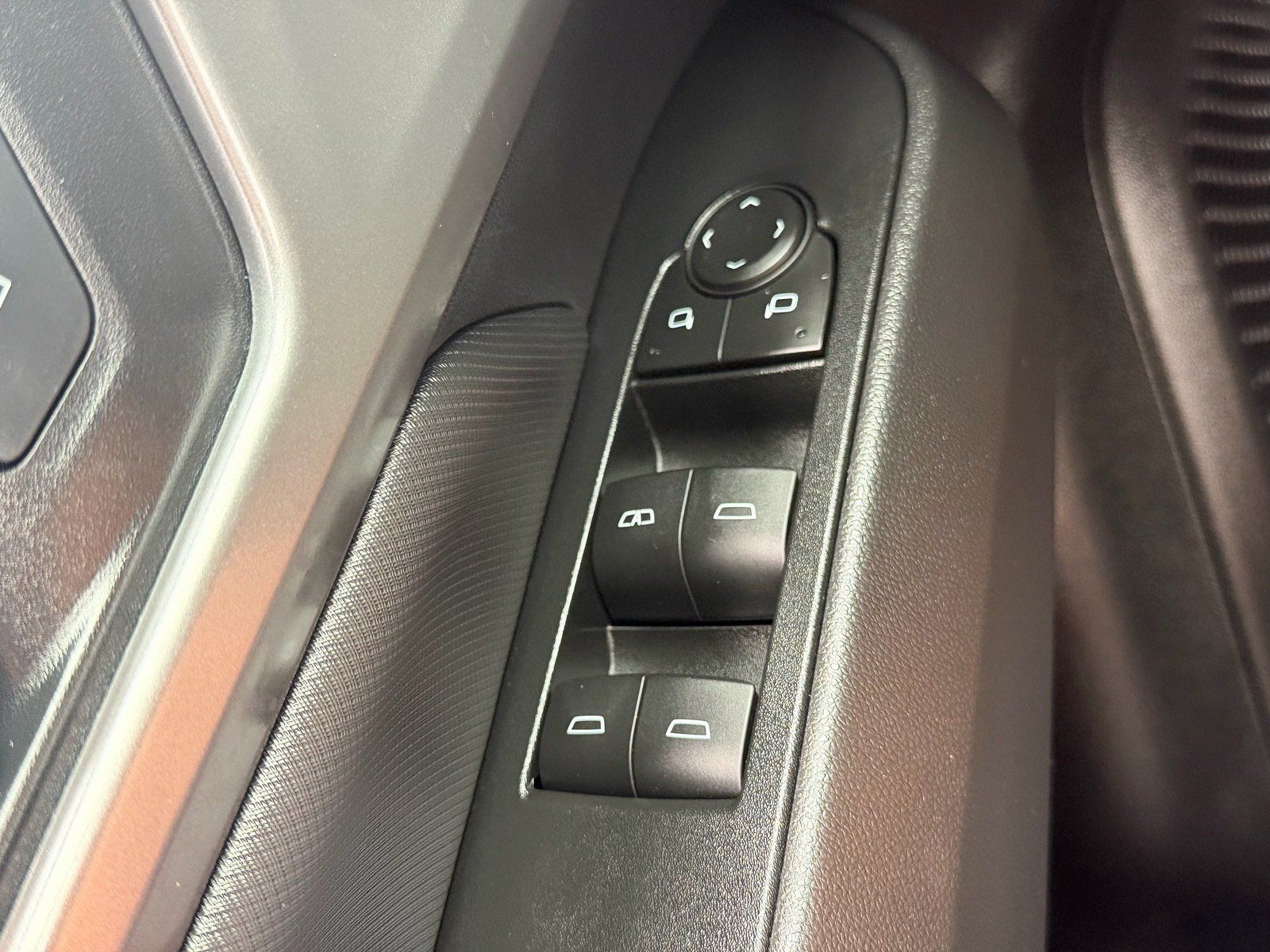 Used 2024 Chevrolet Equinox EV RS FWD image 34