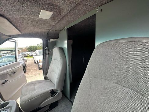 Used 2000 Ford E-350 and Econoline 350 Super Duty RWD image 26