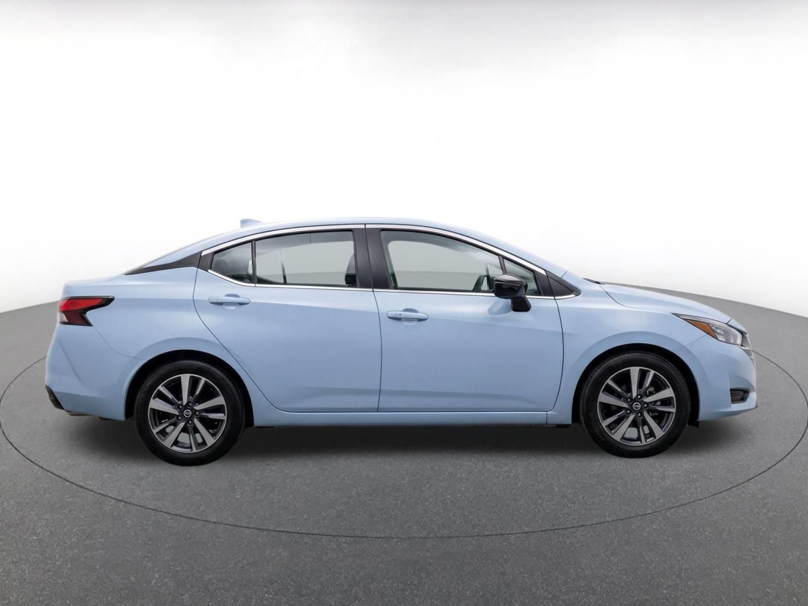 Used 2025 Nissan Versa SV FWD image 10