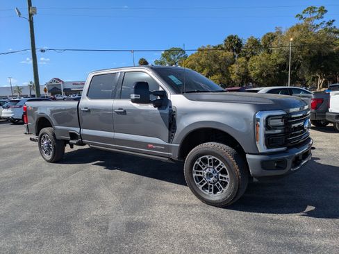 Used 2025 Ford F250 Platinum AWD/4WD image 2