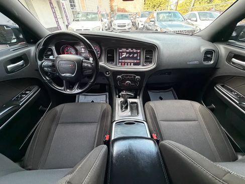 Used 2020 Dodge Charger SXT AWD/4WD image 40