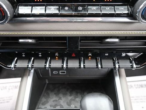 Used 2024 Chevrolet Colorado ZR2 image 14