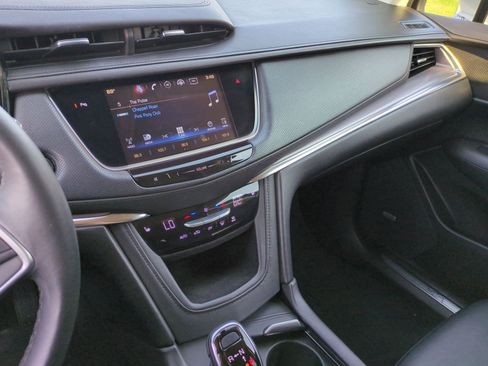 Used 2017 Cadillac XT5 Luxury w/ Driver Awareness Package image 29