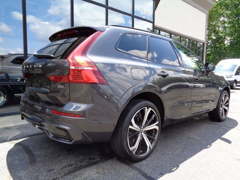 Used 2022 Volvo XC60 B6 R-Design image 5
