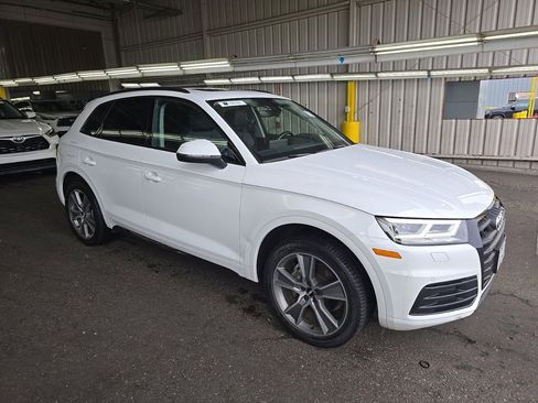Used 2019 Audi Q5 2.0T Premium Plus w/ Premium Plus Package AWD/4WD image 3