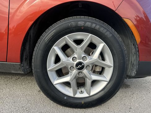 Certified 2023 Kia Soul LX w/ LX Technology Package FWD image 18