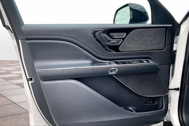 Used 2026 Lincoln Aviator AWD w/ Jet Appearance Package image 25