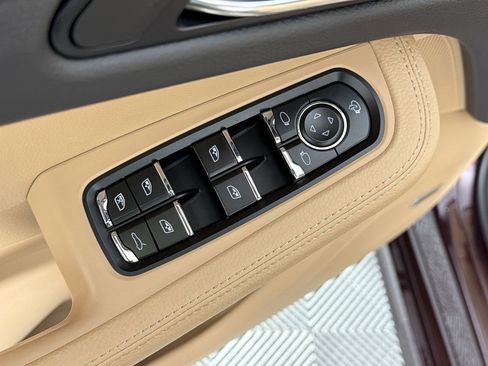 Certified 2024 Porsche Macan S AWD/4WD image 13