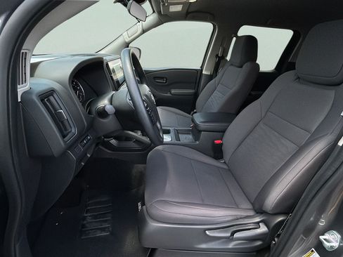 Used 2025 Nissan Frontier S RWD image 13