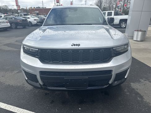 Used 2023 Jeep Grand Cherokee L Altitude image 3