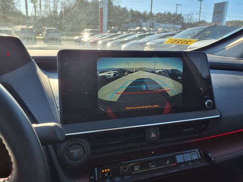 Used 2025 Toyota Prius Plug-In Hybrid image 10