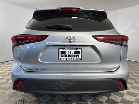 Used 2023 Toyota Highlander XLE AWD/4WD image 6