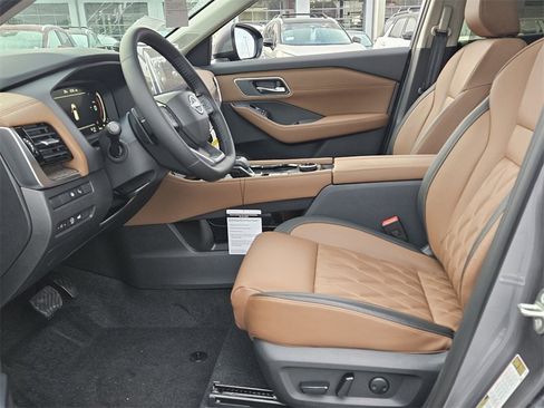 New 2026 Nissan Rogue Platinum image 3