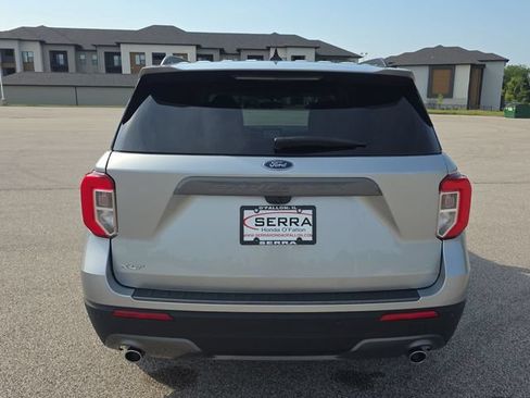 Used 2024 Ford Explorer XLT w/ Equipment Group 202A RWD image 12