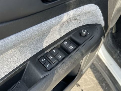 Used 2022 Jeep Compass Latitude image 27