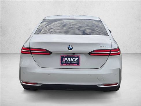 Used 2025 BMW 530i w/ Premium Package RWD image 7