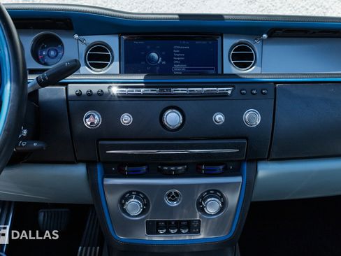 Used 2015 Rolls-Royce Phantom Drophead Coupe RWD image 25
