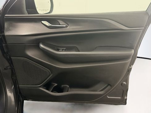 Used 2024 Jeep Grand Cherokee Altitude AWD/4WD image 34