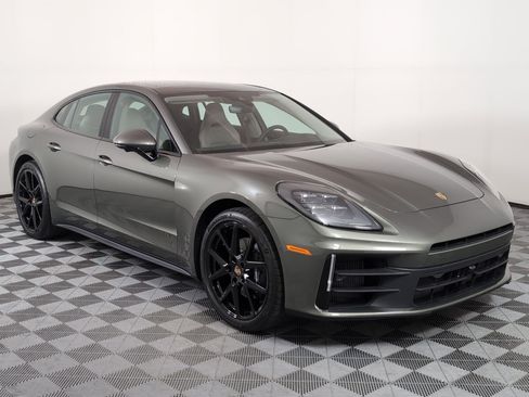 Certified 2025 Porsche Panamera image 10