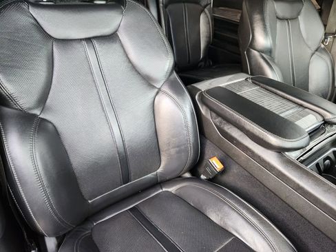 Used 2022 Jeep Wagoneer Series III w/ Premium Group I image 18