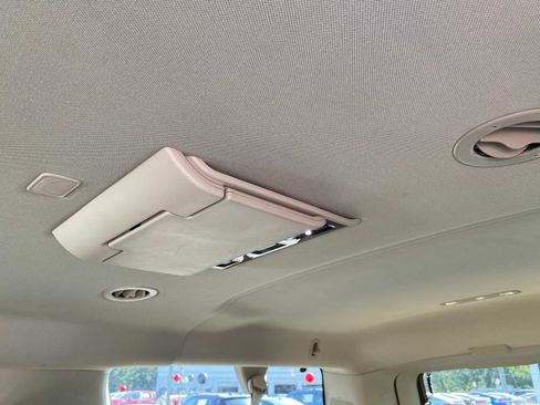 Used 2020 GMC Yukon XL Denali w/ Denali Premium Package image 13