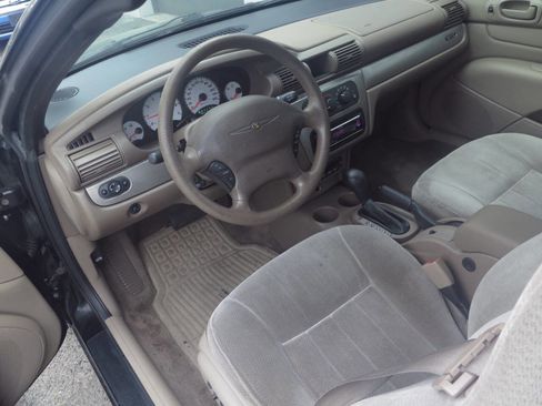 Used 2002 Chrysler Sebring GTC FWD image 7