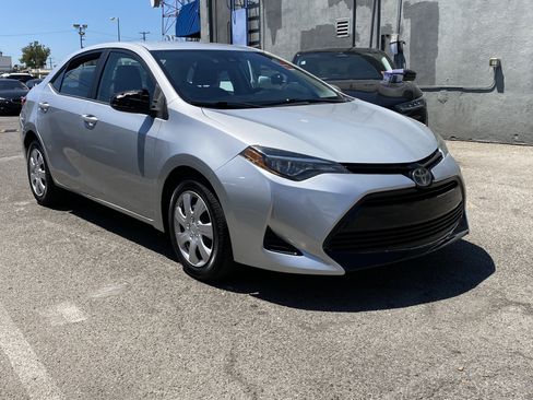 Used 2018 Toyota Corolla LE image 6