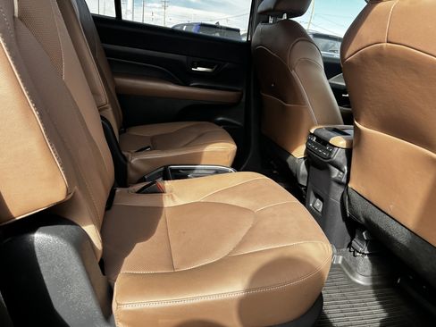 Used 2024 Toyota Grand Highlander Platinum image 11