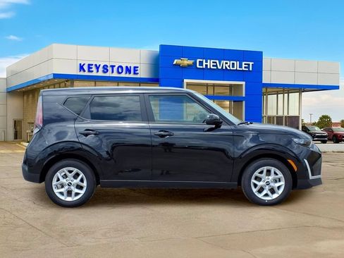 Used 2025 Kia Soul LX w/ LX Technology Package FWD image 8