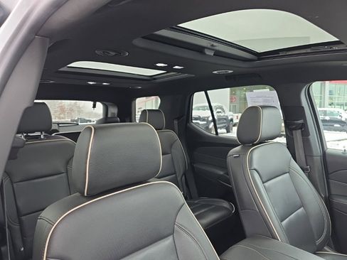 Used 2023 Chevrolet Traverse Premier w/ Redline Edition image 10