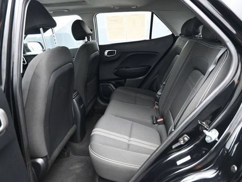 Used 2022 Hyundai Venue SEL FWD image 10