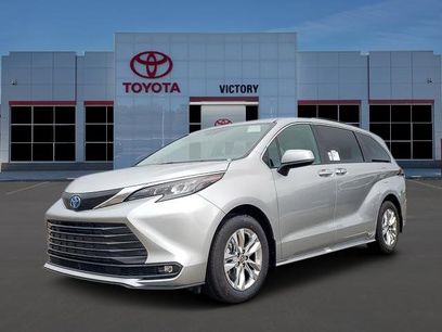 New 2025 Toyota Sienna XLE