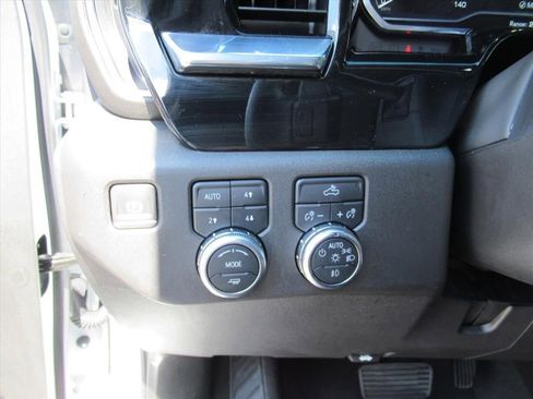 Used 2022 GMC Sierra 1500 Elevation w/ Preferred Package image 18