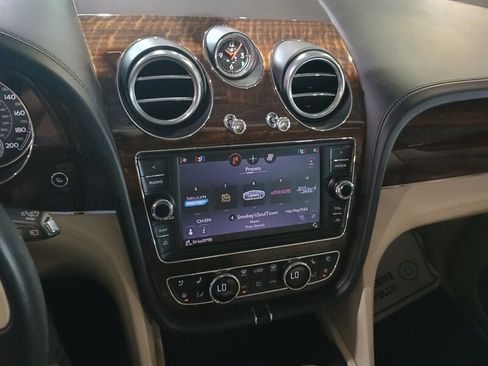Used 2020 Bentley Bentayga AWD/4WD image 27