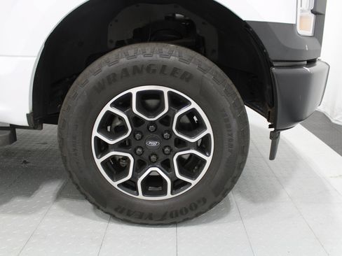Used 2017 Ford F150 XL w/ Equipment Group 101A Mid AWD/4WD image 5