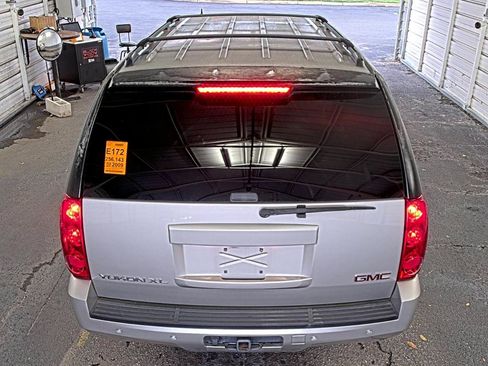 Used 2009 GMC Yukon XL SLT w/ Preferred Package RWD image 4