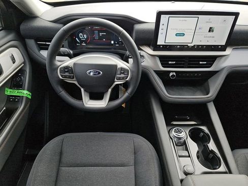 New 2025 Ford Explorer Active image 4
