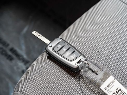 Used 2021 Hyundai Elantra SE FWD image 28