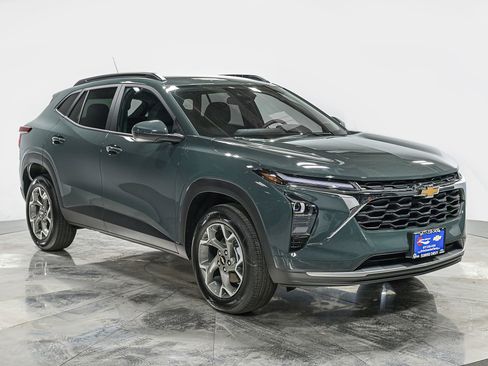 Used 2026 Chevrolet Trax LT w/ Sunroof Package image 9